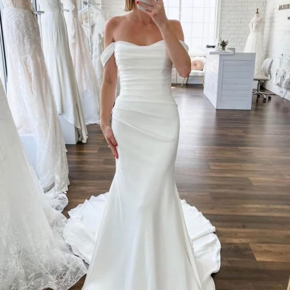 Chic Off-Shoulder White Wedding Dress